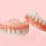 Dentadura de silicone traz problemas muito além do esperado.
